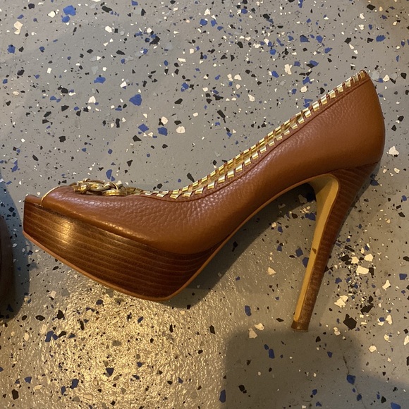 MK Heels - Picture 2 of 3